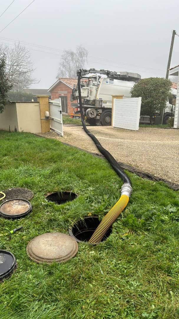 Service de vidange de fosse septique à Sauveterre-de-Guyenne, pompage de fosse toutes eaux et micro-station